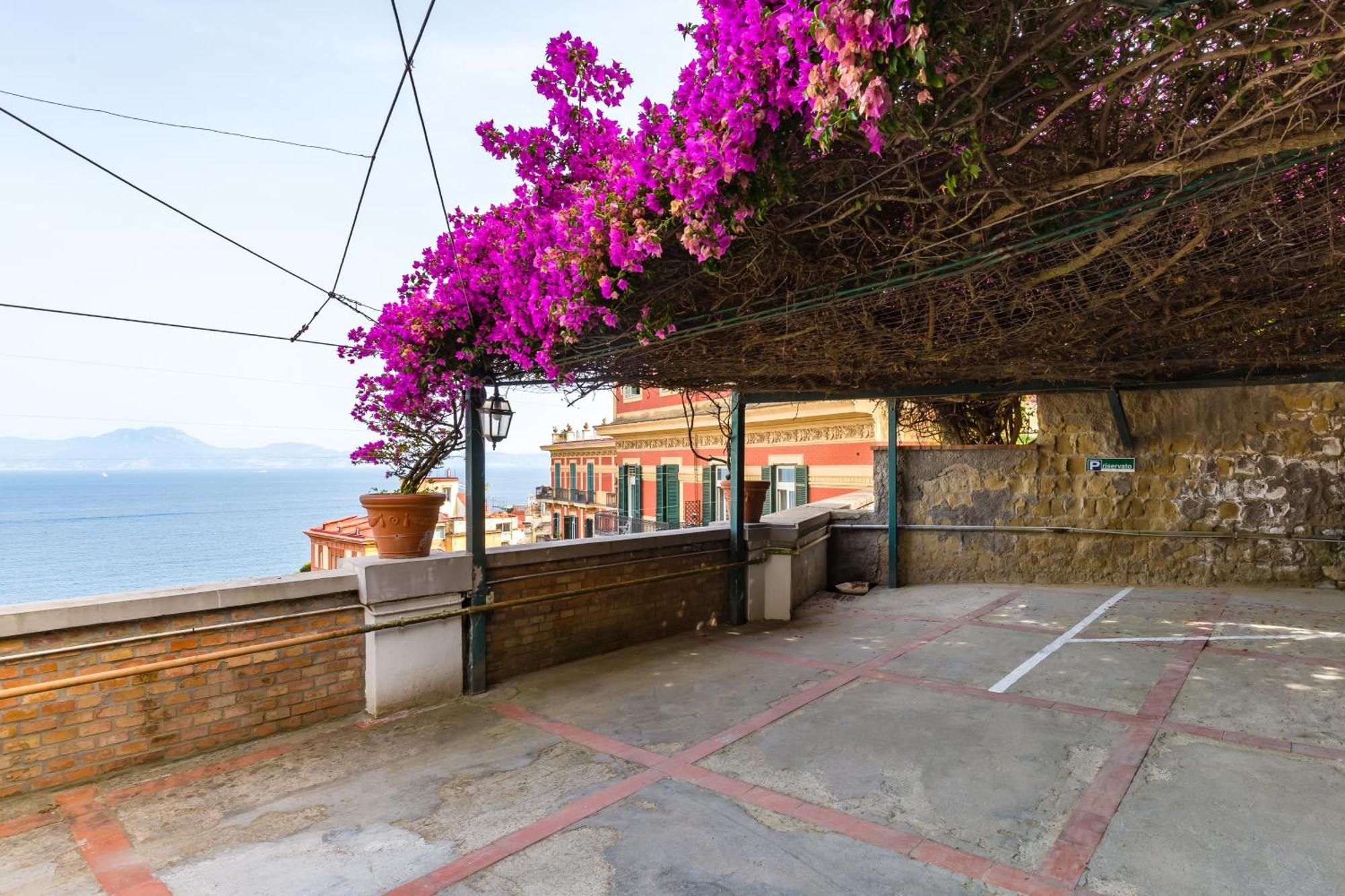 Villa Dolcevita With Parking By Napoliapartments Buitenkant foto