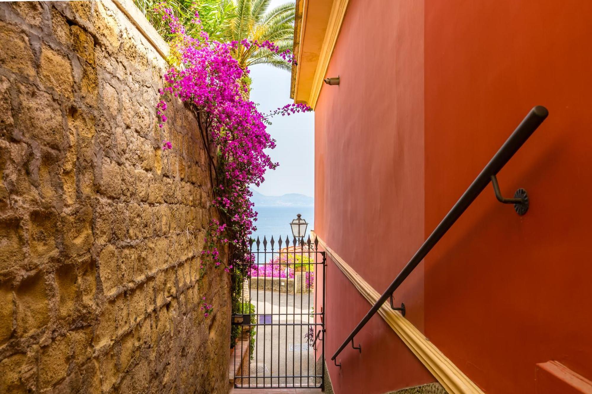 Villa Dolcevita With Parking By Napoliapartments Buitenkant foto