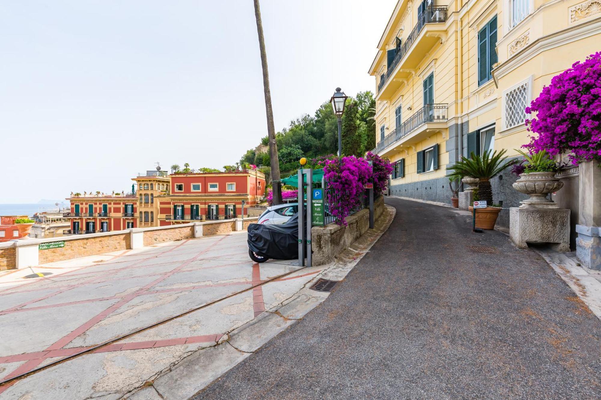 Villa Dolcevita With Parking By Napoliapartments Buitenkant foto