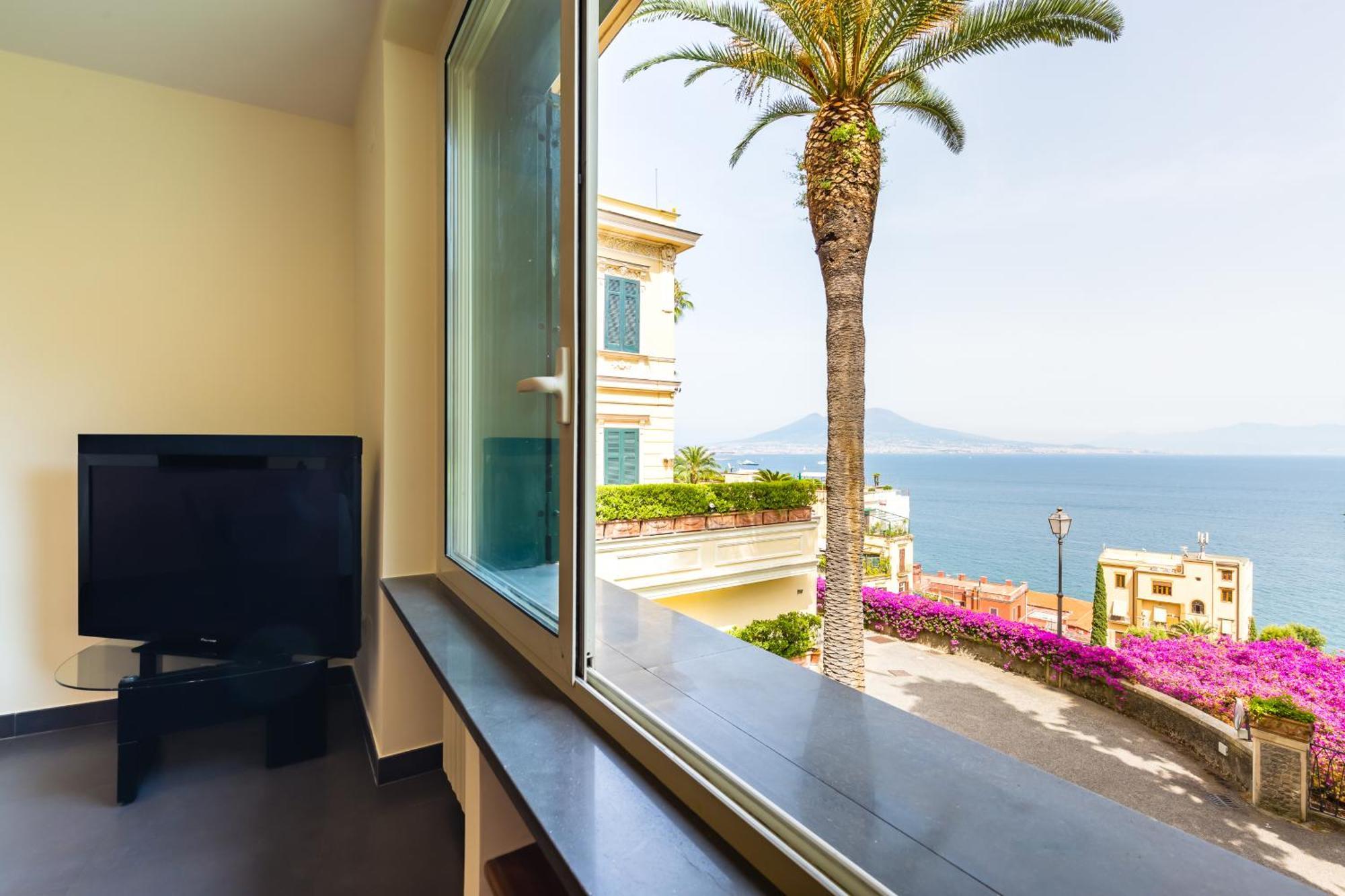 Villa Dolcevita With Parking By Napoliapartments Buitenkant foto